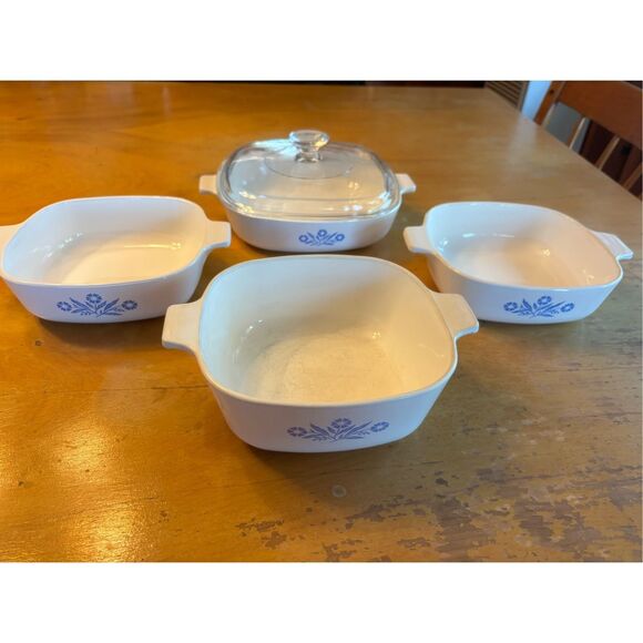 Other - Set of 4 Corning Ware dishes.  (2) 1 qt,  (1) 1 1/2 qt, (1) 2 qt with lid.